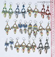 Pendientes de perlas y conchas