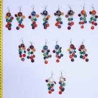 Boucles d'oreilles de graines en couleur