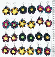 Pendientes de flores de cuero