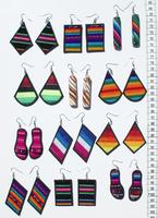 Pendientes étnicos de colores
