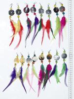 Pendientes con plumas y cuerno